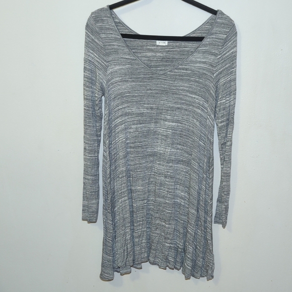 Garage Gray Long Sleeve Women's V-NeckTop Size Small - Picture 1 of 4